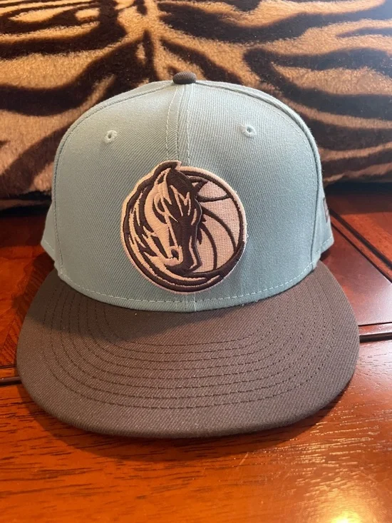 New Era Dallas Mavericks Two-Tone Hat - Light Blue & Gray
59/50 - Picture 1 of 4